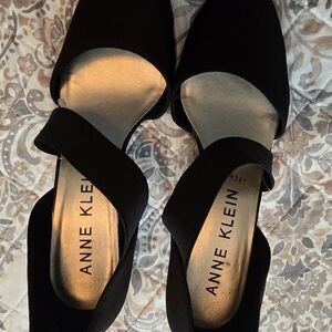 NWOT Gorgeous Anne Klein Women's Black Wedged Heal w/Cross Strap